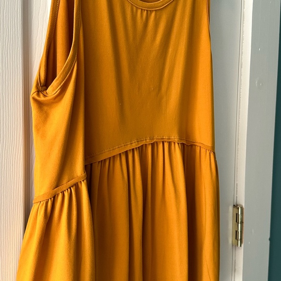 Entro Golden Sleeveless Tank Top - Picture 2 of 5